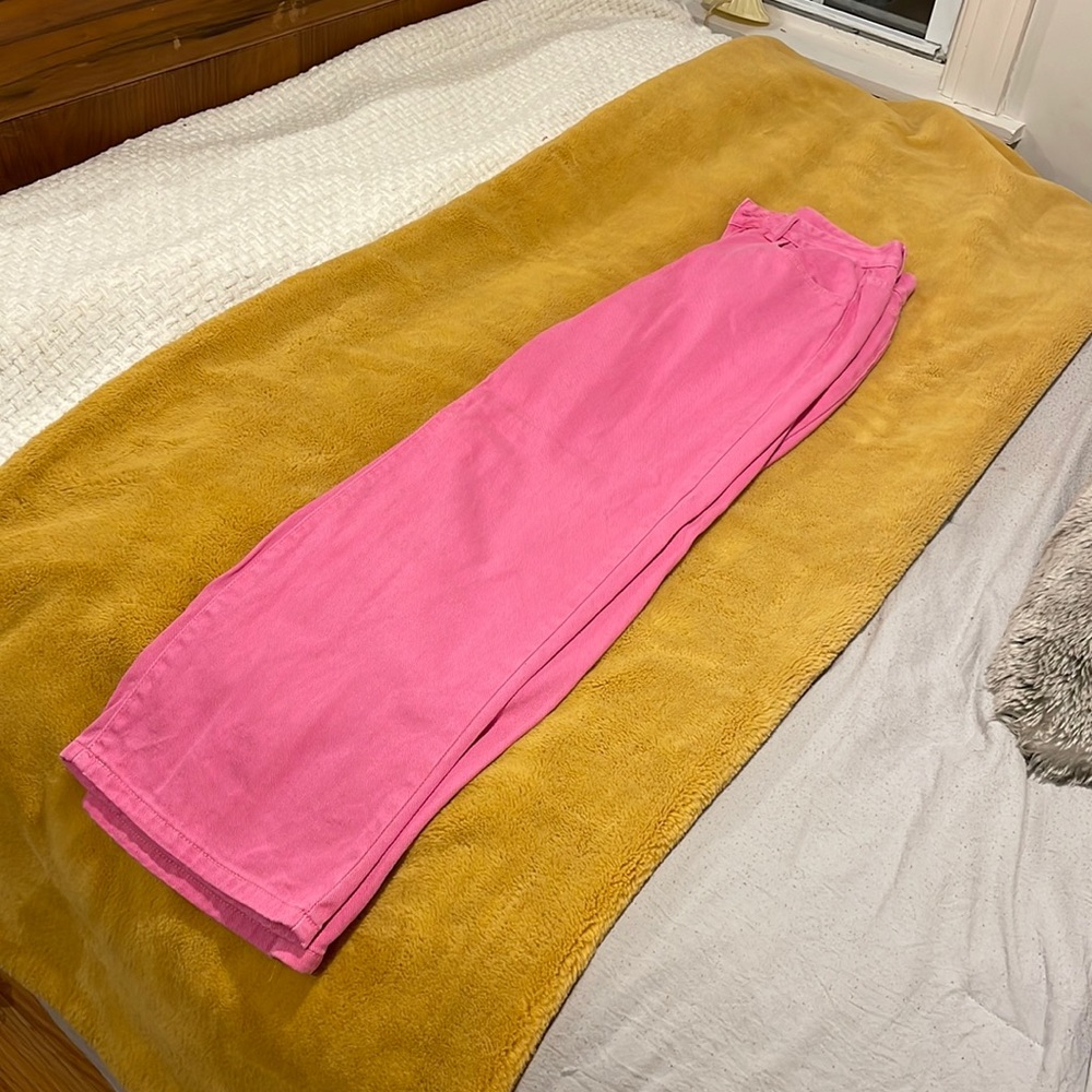pink mom jeans !